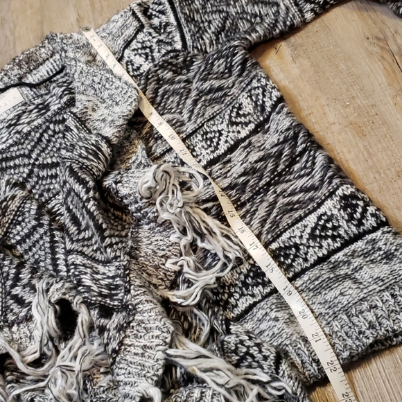 Black and white cozy knit cardigan - Picture 7 of 7